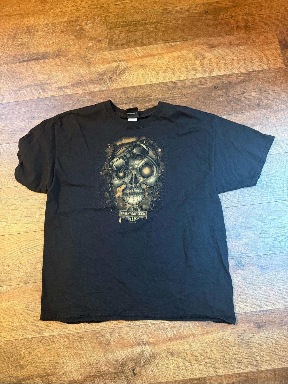 Harley-Davidson Black Tee with Gold Skull Graphic